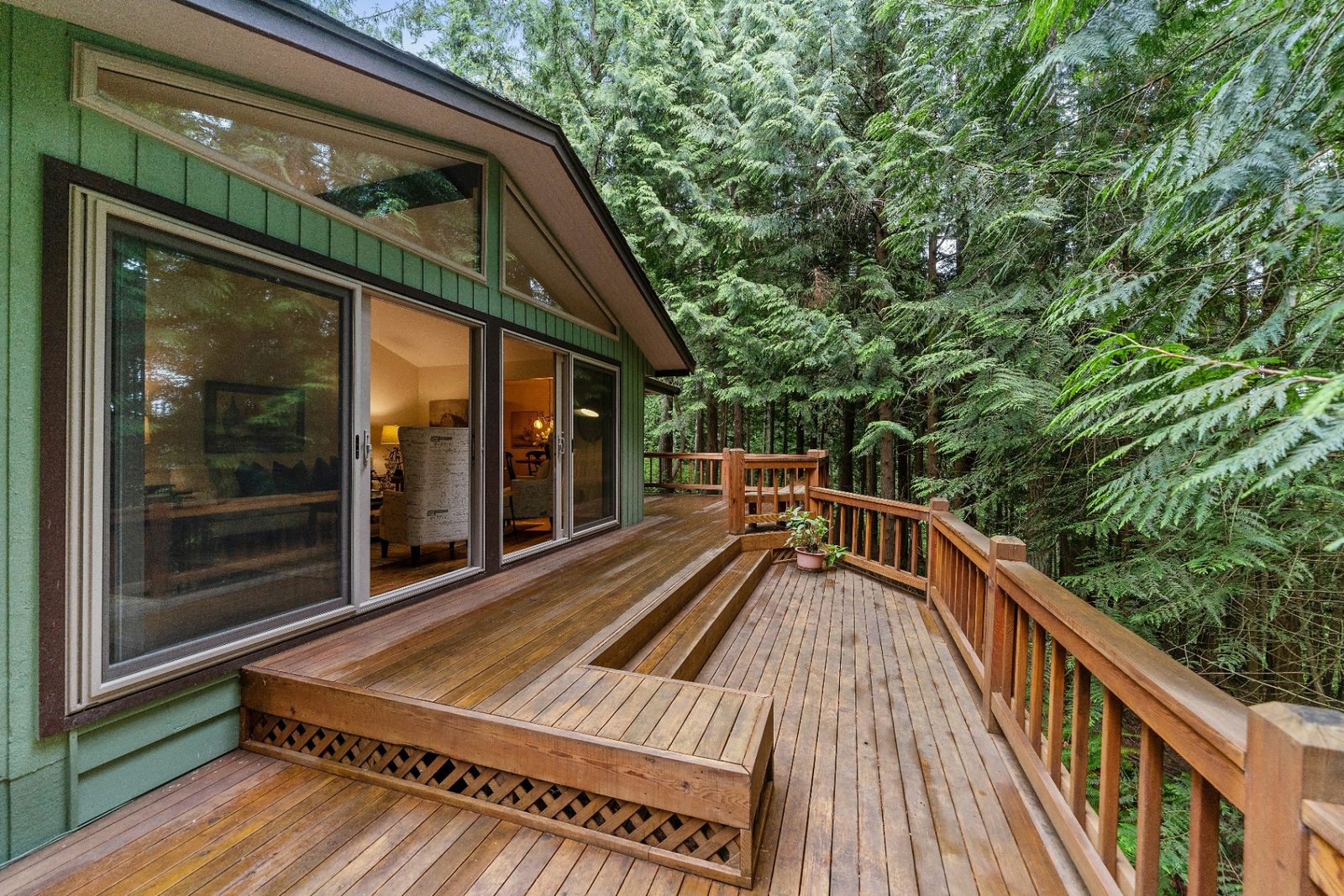 Deck staining and painting in the Okanagan